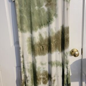 Acting Pro Green Tie-Dye Maxi Dress